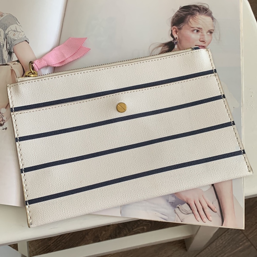 Medium Pouch - Picture 5 of 8